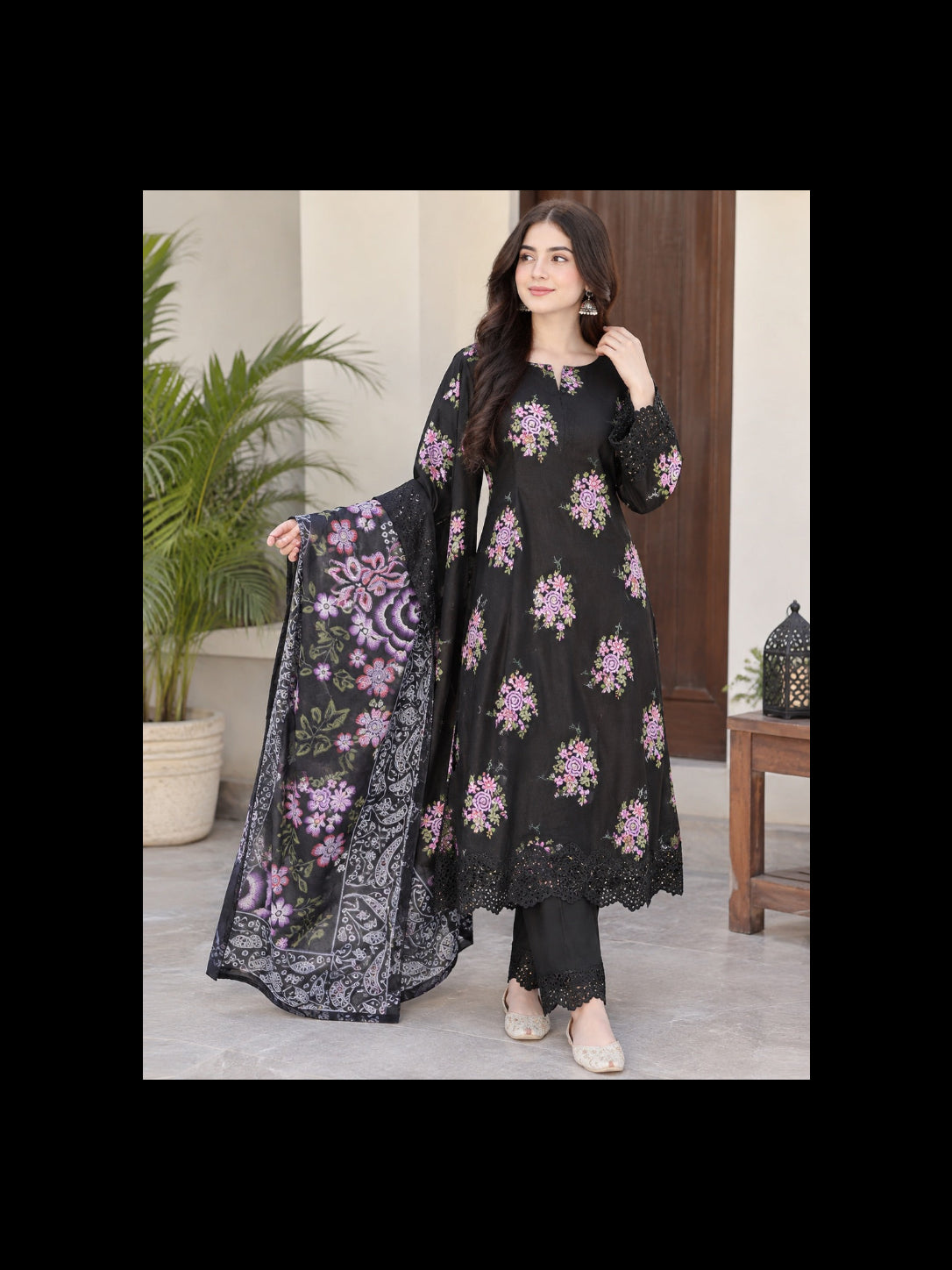 Elegant Black Floral Embroidered 3-Piece Suit 🖤🌸